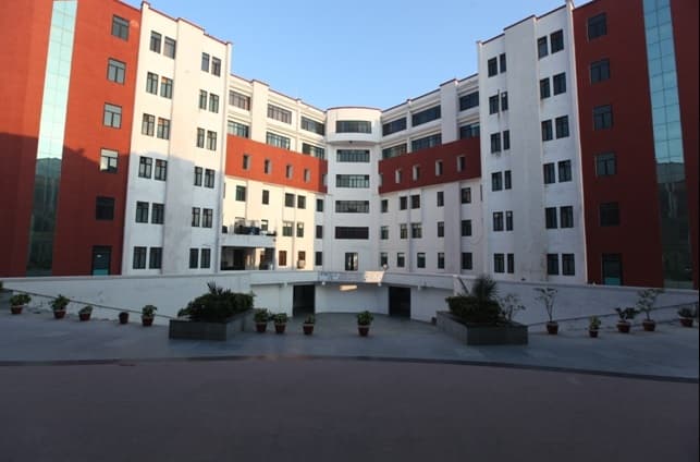 Teerthanker Mahaveer University, College of Pharmacy Moradabad Campus photo 8